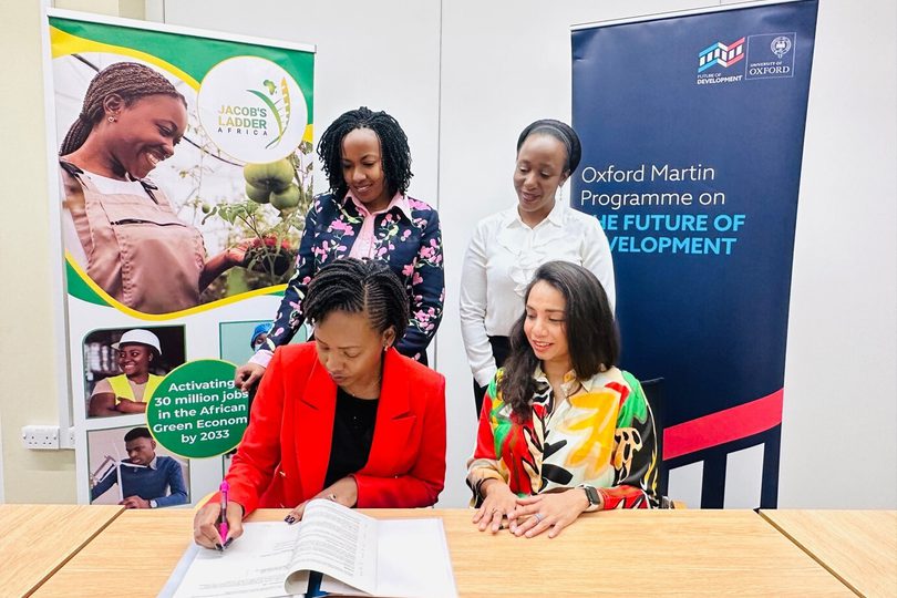 Mo U signing