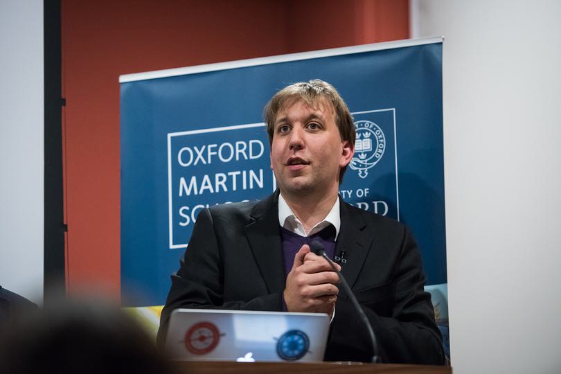 Oxford_Martin_School_Professor_Chris_Lintott_by_John_Cairns_24.2.15-31