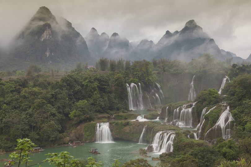 I Stock_ktrifonov_Chinese Mountains
